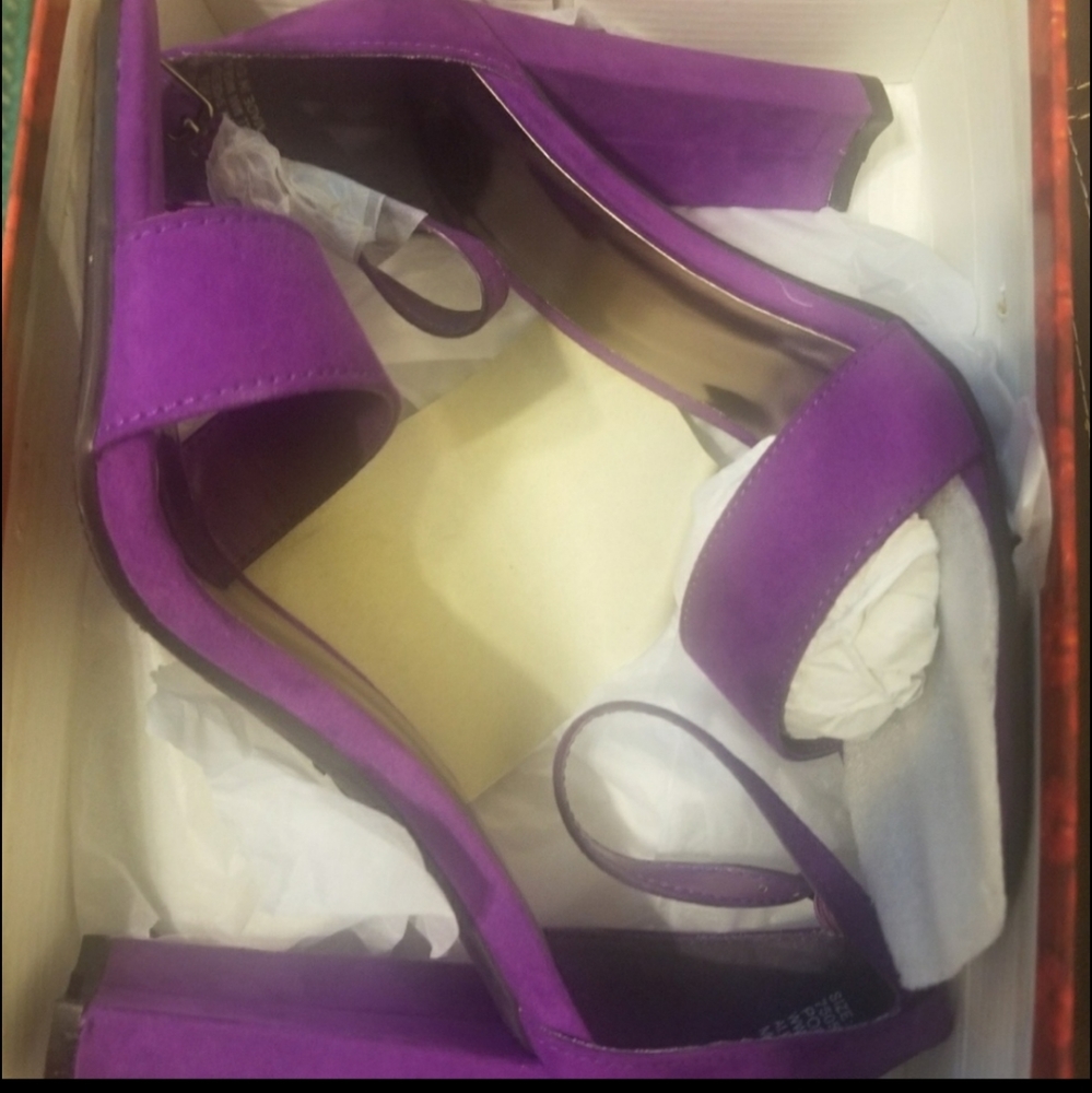 Heels - Picture 2 of 3